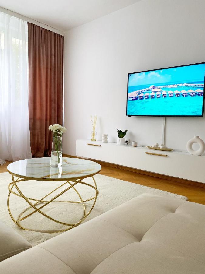 Timisoara Central Apartamentアパートメント エクステリア 写真
